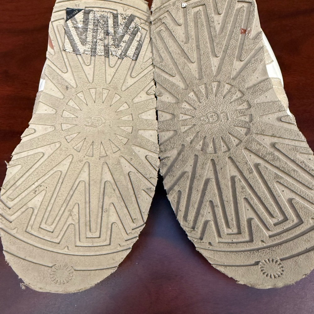 UGG Kids Tan Suede & Cream Slip-On Slippers Size 4‎ - Picture 5 of 7